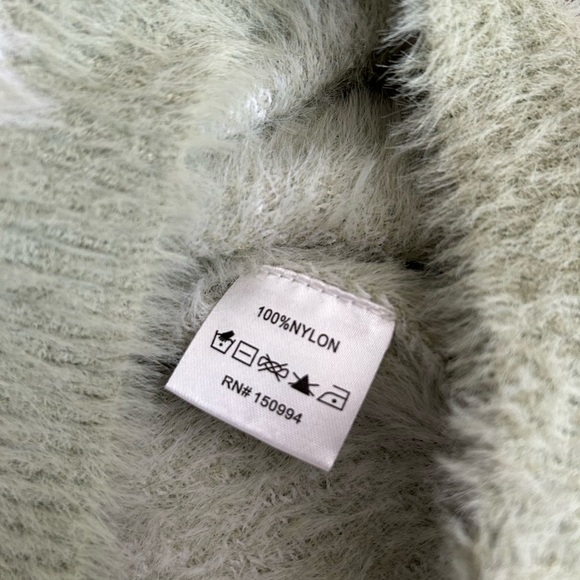 Nikka‎ K Fuzzy Crop Top - Picture 5 of 5